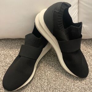 Super Super comfortable slip on tennis shoes 👟